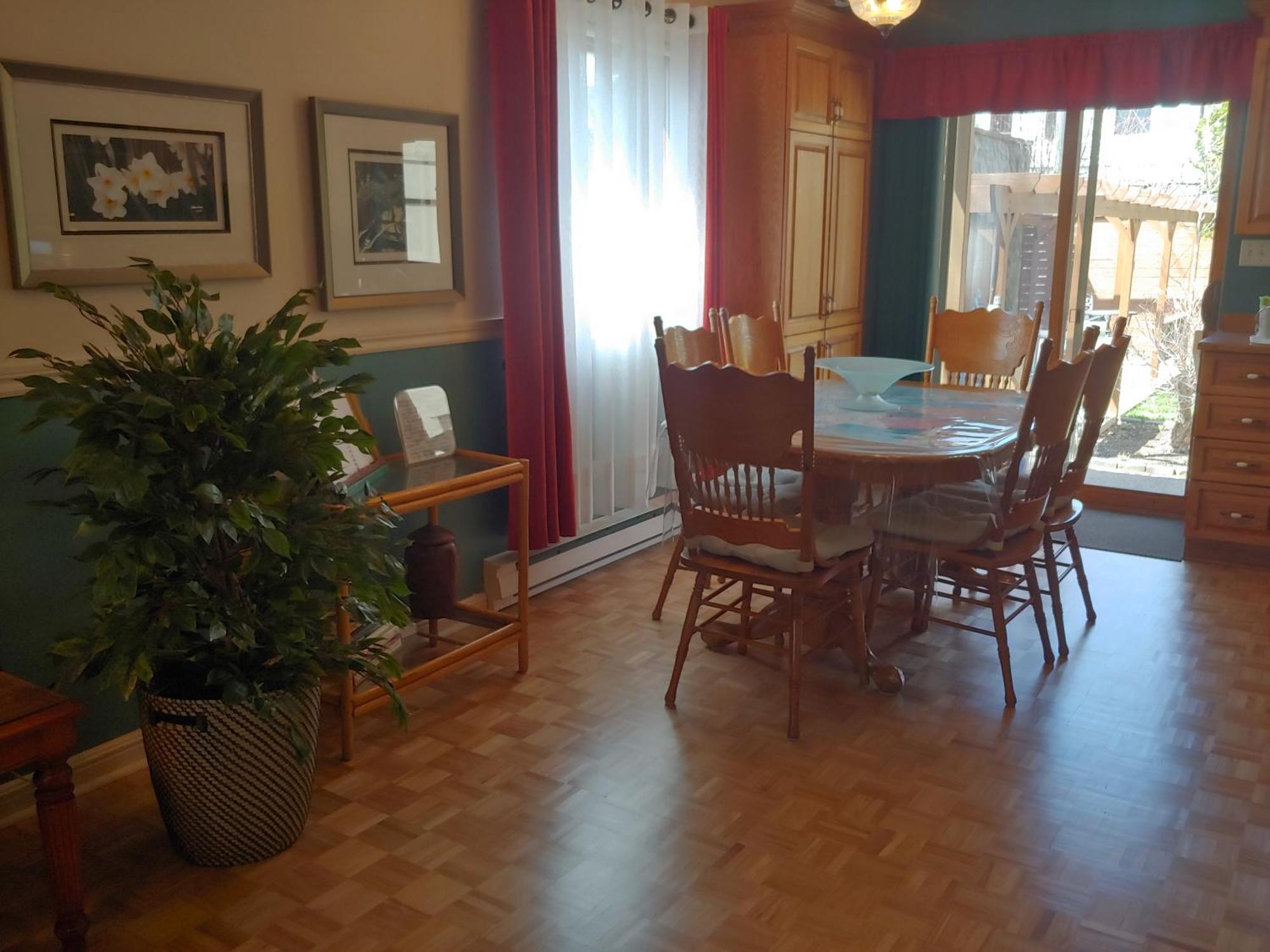 3 Bedrooms 3 Beds Near Metro -2 Parking Free มอนทรีอัล ภายนอก รูปภาพ