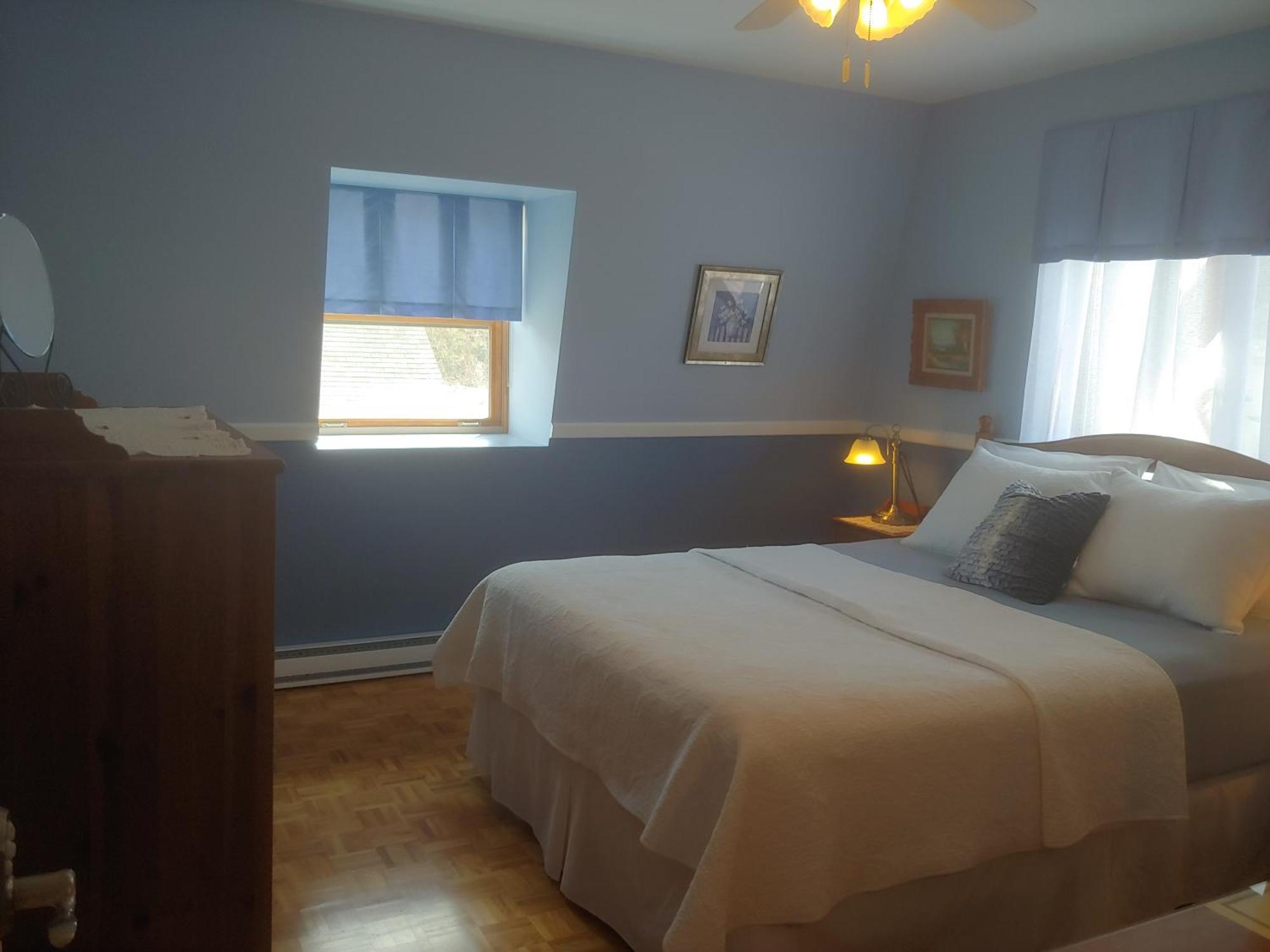 3 Bedrooms 3 Beds Near Metro -2 Parking Free มอนทรีอัล ภายนอก รูปภาพ